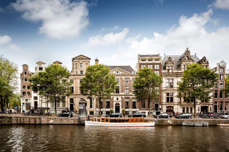 Amsterdam: Museum of the Canals Ticket with Audio Guide - Entering the Herengracht canal house and its classical rooms