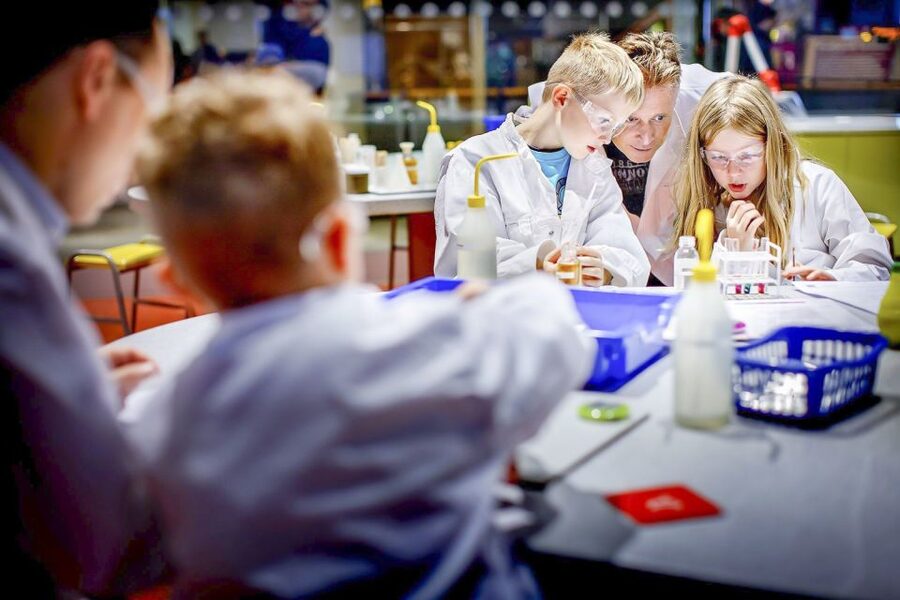 Amsterdam: NEMO Science Museum Ticket - Language and Live Shows: What to Expect When the Room Turns Dutch