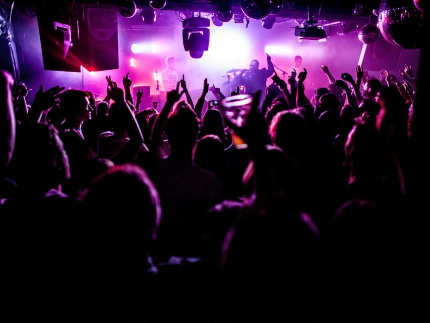 Amsterdam: Nightlife Ticket with Champagne and Cruise - The canal cruise: a calm hour between big nights