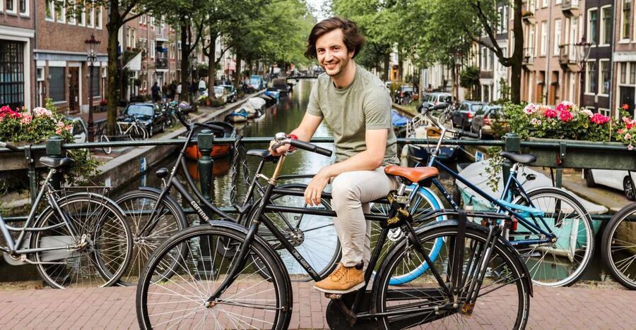 Amsterdam: Off-the-Beaten-Track Neighborhoods Private Tour - Meeting your guide in central Amsterdam, and what that means for your day