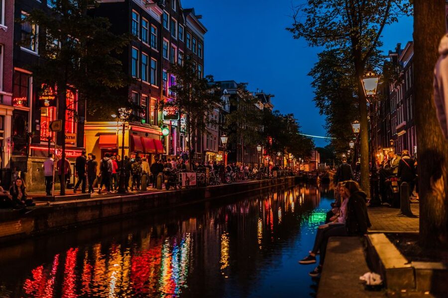 Amsterdam: Off-the-Beaten-Track Neighborhoods Private Tour - Noordhollandsch Canal and d’Admiraal Windmill: where the tour slows down on purpose