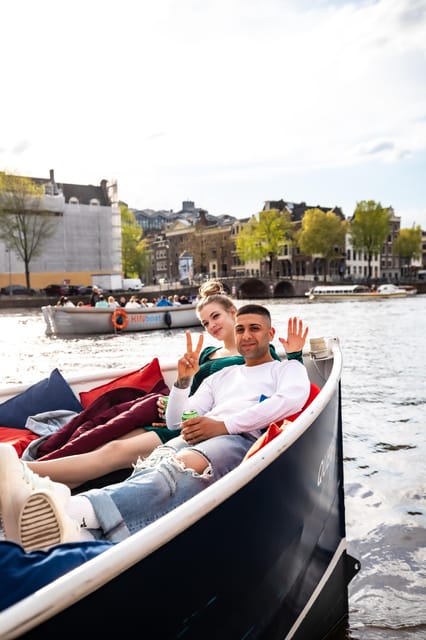 Amsterdam:Old City Canal Cruise with Live Guide and Open Bar - Live English Commentary: The Stories Behind the Sights