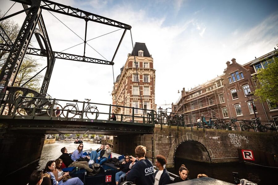Amsterdam:Old City Canal Cruise with Live Guide and Open Bar - Timing, Sunset, and Weather: When This Cruise Feels Best