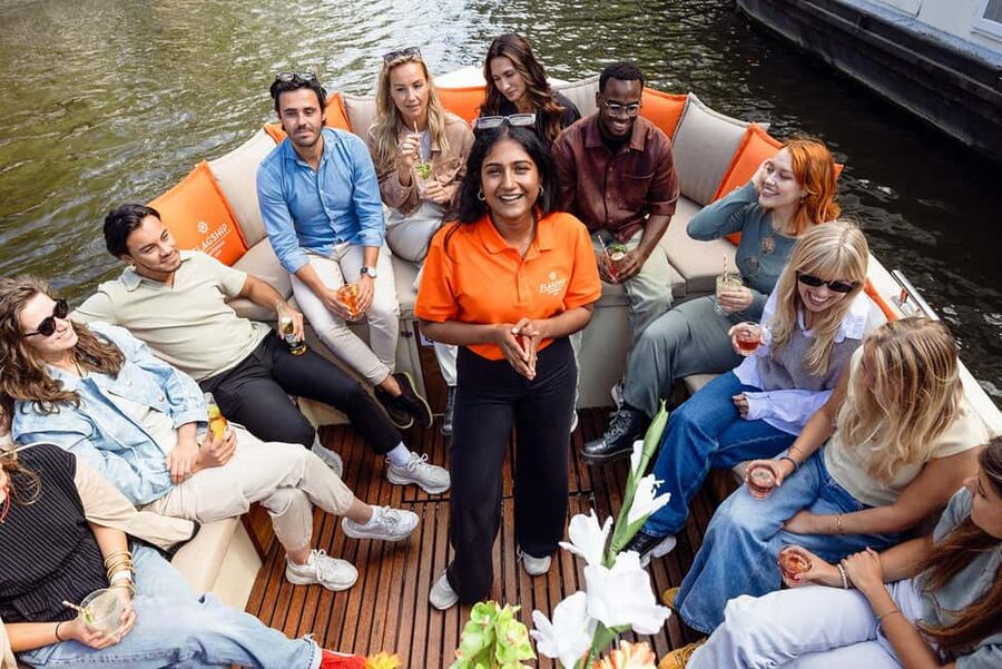 Amsterdam: Open Boat Cruise option Unlimited Drinks & Bite - Drinks and snacks: what unlimited really changes