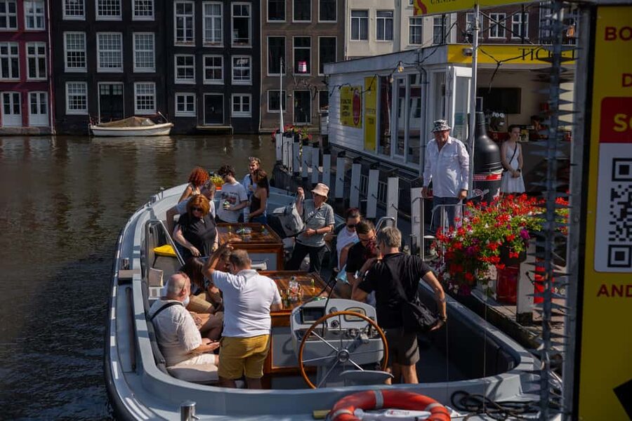 Amsterdam: Open Boat Tour of Canals with Expert Local Guide - FAQ