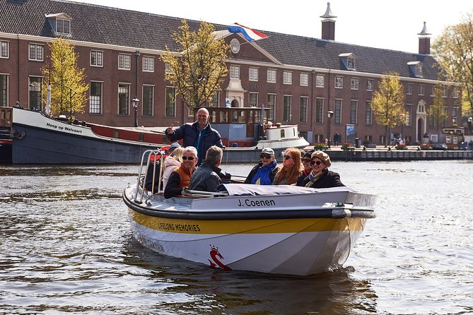 Amsterdam Open Boat Tour with Local Guide - Why the captain guide format works so well