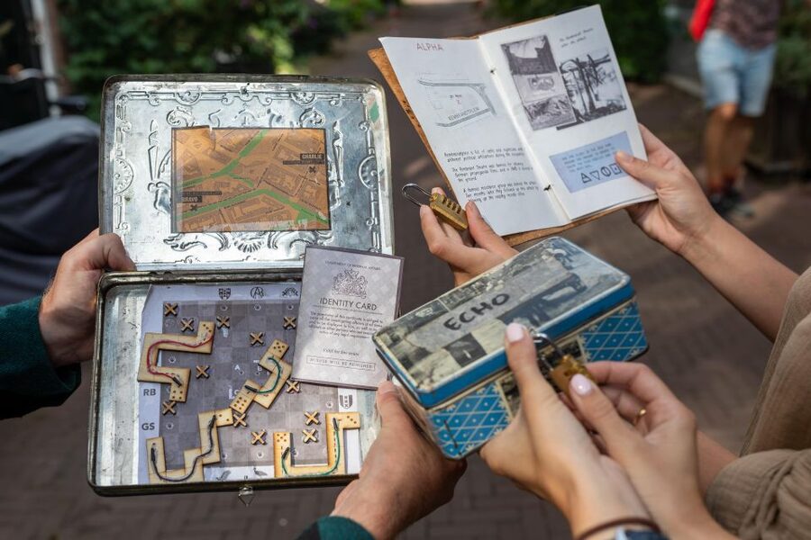 Amsterdam: "Operation 45 " Treasure Hunt Walking Tour - Portuguese Synagogue: history with a mission