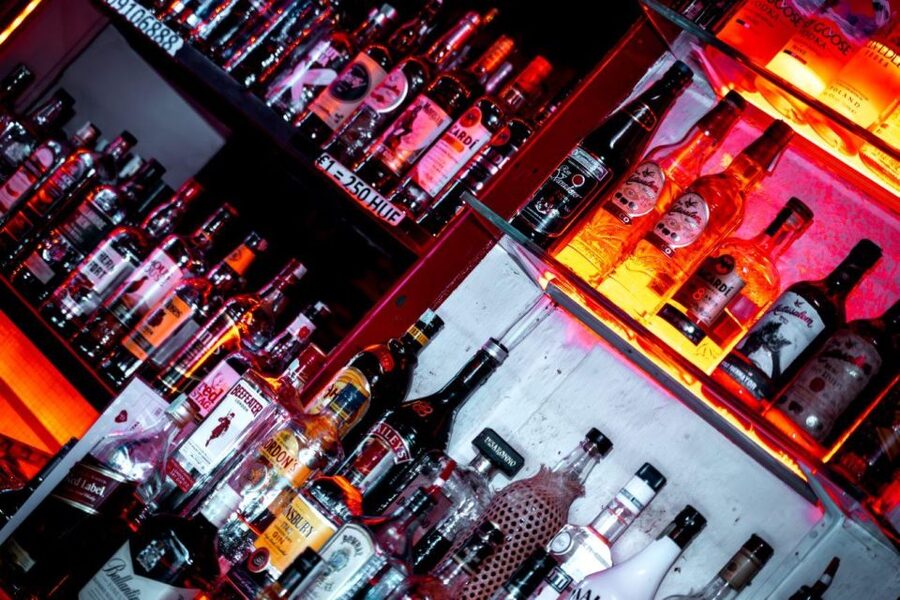 Amsterdam: Original Pub Crawl Party with VIP Entrance - Key things that make this crawl work