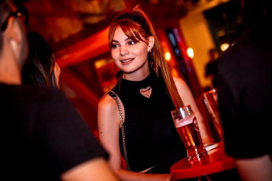 Amsterdam: Original Pub Crawl Party with VIP Entrance - How much walking, how much partying, and who it suits