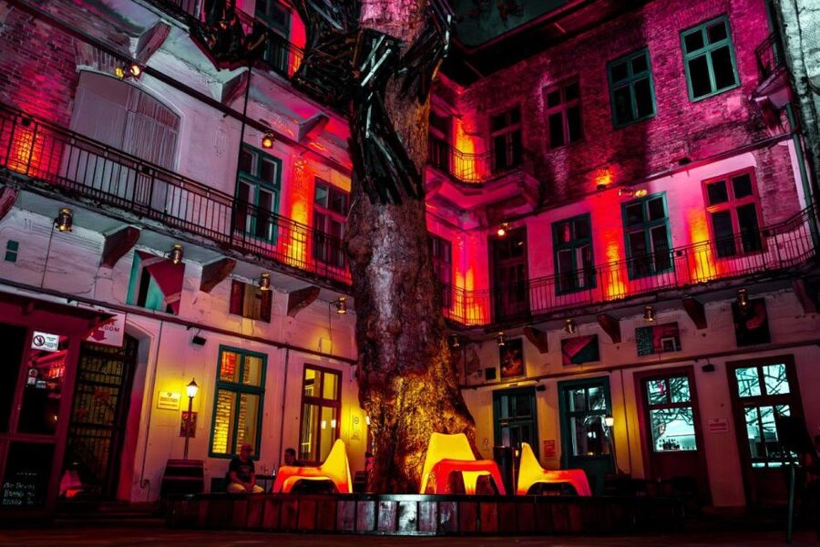 Amsterdam: Original Pub Crawl Party with VIP Entrance - Why this 4-hour “party crawl” feels efficient in Amsterdam