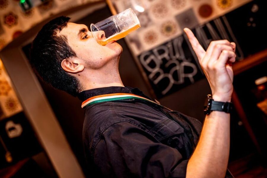 Amsterdam: Original Pub Crawl Party with VIP Entrance - The Waterhole kickoff: where the night gets friendly fast