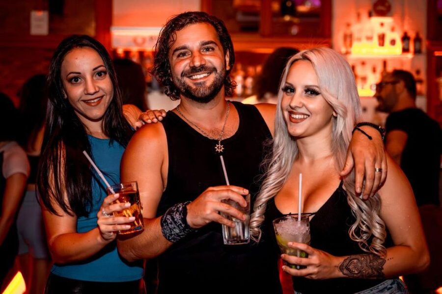 Amsterdam: Original Pub Crawl Party with VIP Entrance - The guide factor: what “good hosting” looks like here
