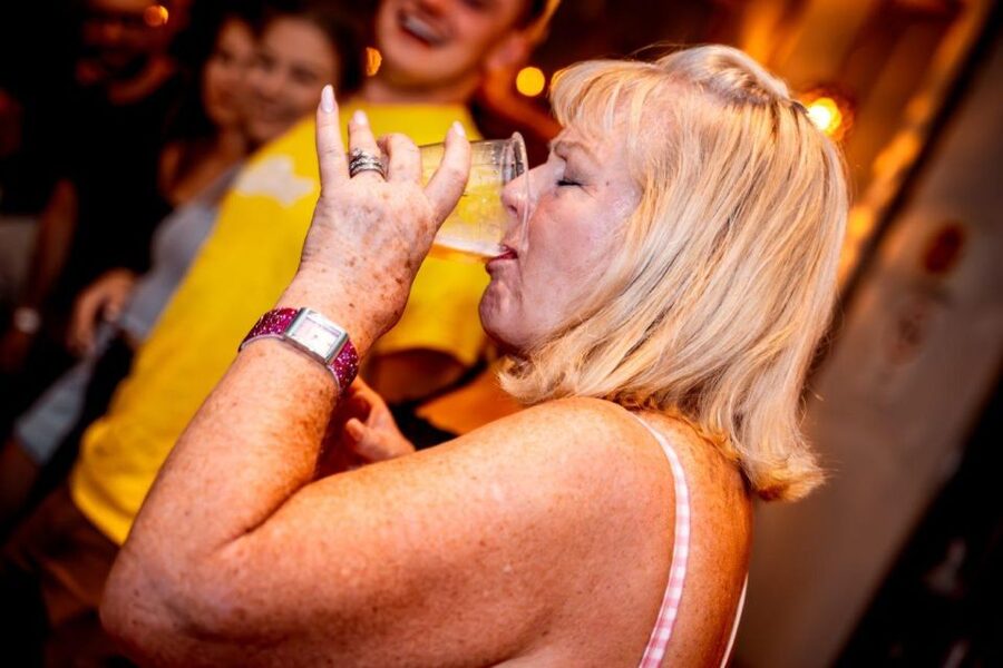 Amsterdam: Original Pub Crawl Party with VIP Entrance - Dress code, ID, and other rules that can affect your night