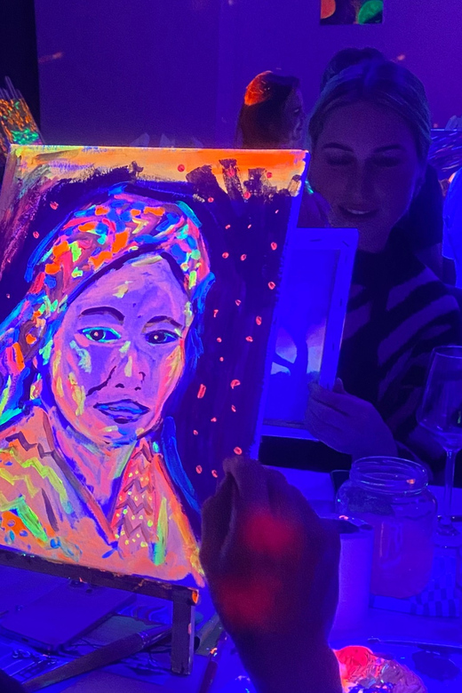 Amsterdam: Paint and Sip in the Dark at Rembrandt van Wine - Who should book Rembrandt van Wine, and who should skip it