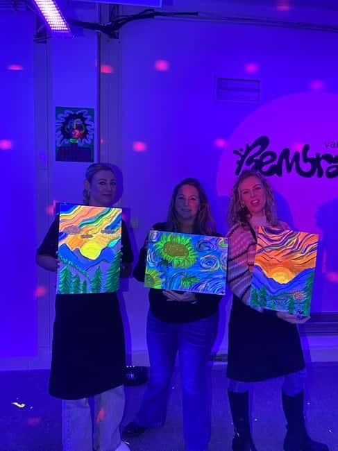 Amsterdam: Paint and Sip in the Dark at Rembrandt van Wine - The two-hour flow: from dark-room setup to your final canvas