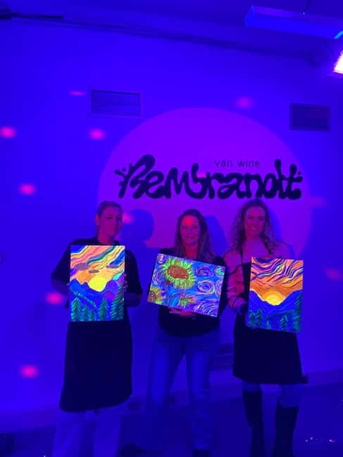Amsterdam: Paint and Sip in the Dark at Rembrandt van Wine - Templates for beginners: how you avoid the creative block