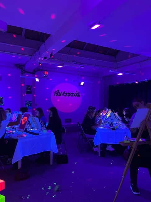 Amsterdam: Paint and Sip in the Dark at Rembrandt van Wine - Drinks on the house, and why the small group makes it better