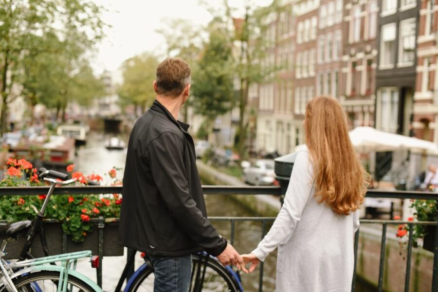 Amsterdam: Personal Travel & Vacation Photographer - The shoot flow, from meeting point to a paced photo walk