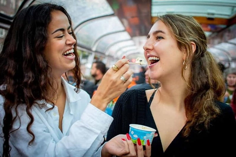 Amsterdam: Pizza Cruise with New York Pizza & Drinks - The team, service speed, and how to get the best experience