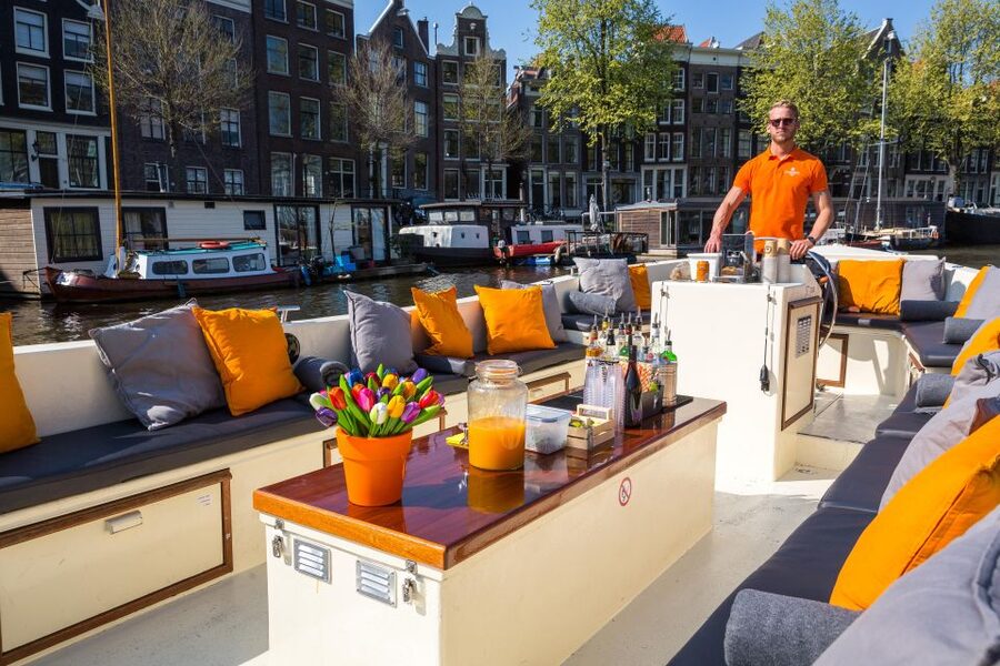 Amsterdam: Private BBQ Cruise with Personal Chef & Drinks - Drinks Package: Unlimited Beer, Wine, and Soft Drinks