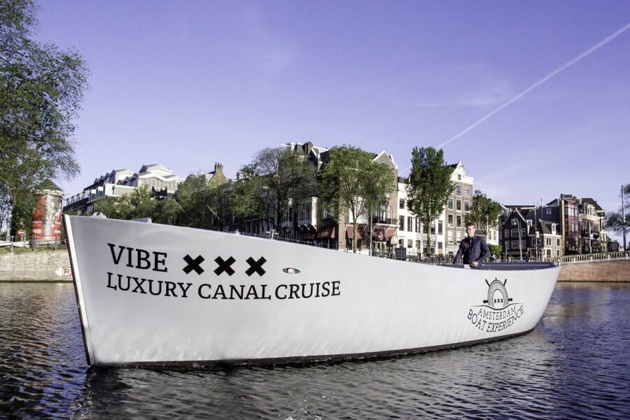 Amsterdam: Private BBQ Cruise with Personal Chef & Drinks - The BBQ Menu (Meat and Vegetarian), Plus What to Watch For