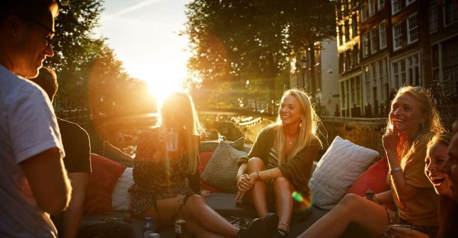 Amsterdam: Private BBQ Cruise with Personal Chef & Drinks - The Onboard Experience: Skipper, Live Guide, and No Music on the Canals