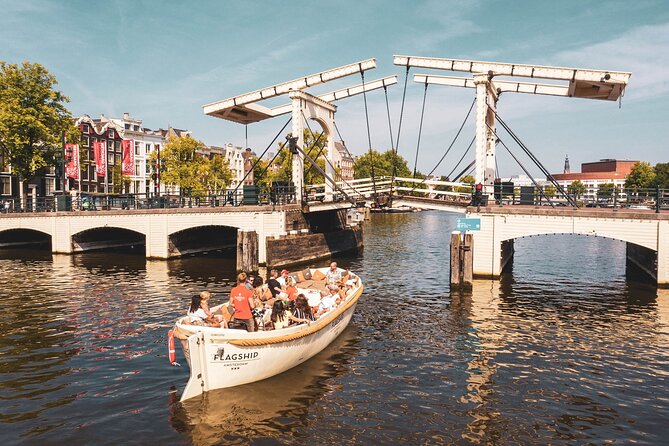 Amsterdam Private Boat Tour with Unlimited Drinks - What “private” really means on Amsterdam canals