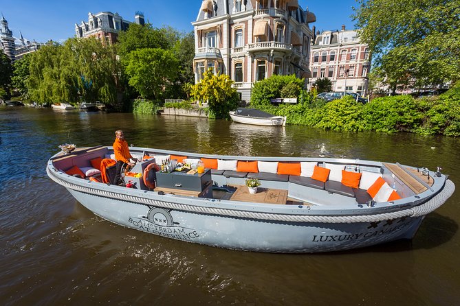 Amsterdam Private Boat Trip With Skipper, Burger and Beers - Who this private canal cruise is best for