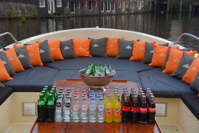 Amsterdam Private Boat Trip With Skipper, Burger and Beers - Price and value: what $294.88 buys you in 90 minutes