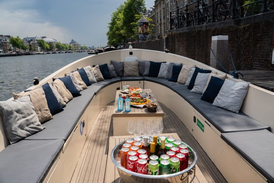 Amsterdam: Private Canal Booze Cruise with Unlimited Drinks - Unlimited drinks: how it changes the cruise experience