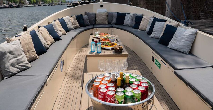 Amsterdam: Private Canal Booze Cruise with Unlimited Drinks - Price and value: what $265 per person buys you