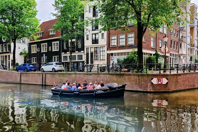 Amsterdam Private Canal Cruise – 90 Minutes through the Old City - Modern landmarks and UNESCO canal belt classics