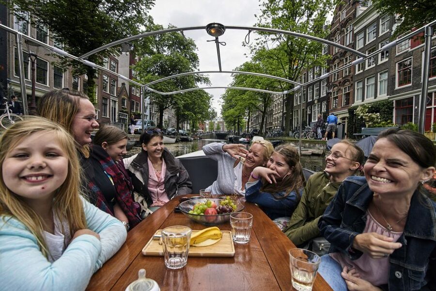 Amsterdam: Private Canal Tour - Price and value: what $157 per group really buys you