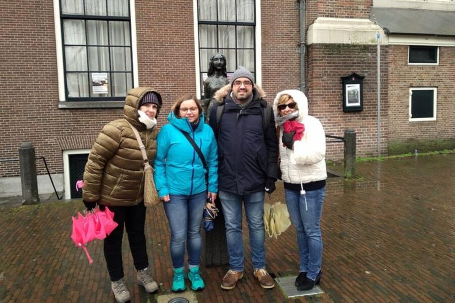 Amsterdam: Private custom tour with a local guide - Getting picked up in Amsterdam, and why the meeting spot matters