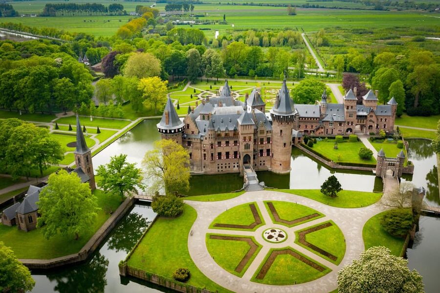 Amsterdam: Private green tour !!! Windmills, castle - From hotel pickup to windmills, the electric car flow matters
