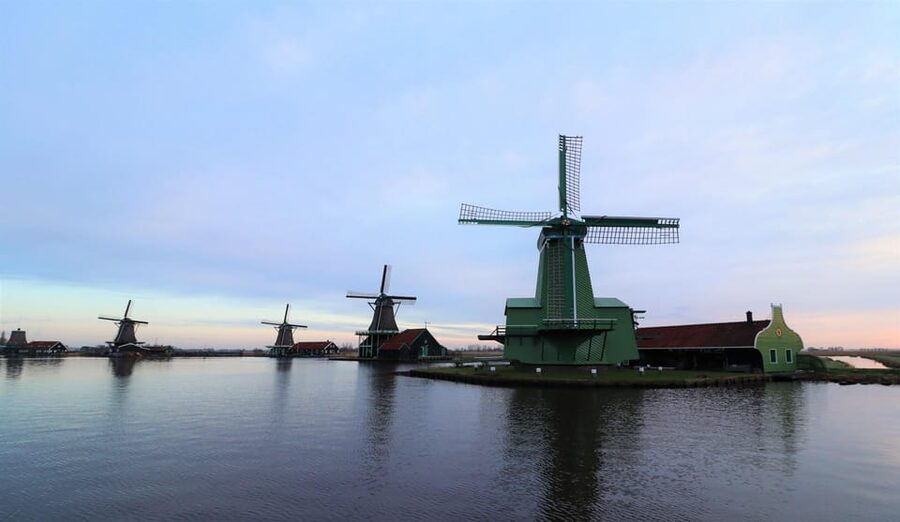 Amsterdam: Private green tour !!! Windmills, castle - Price and value: what $437 per group really covers