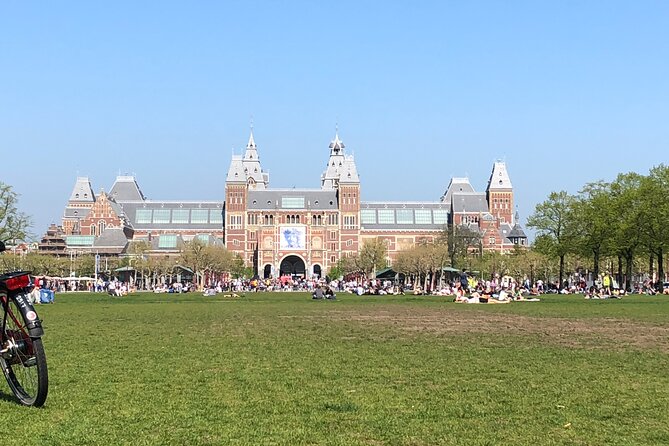 Amsterdam private guided tour with Marieke, local guide - SpuiKalverstraat start point, city center finish
