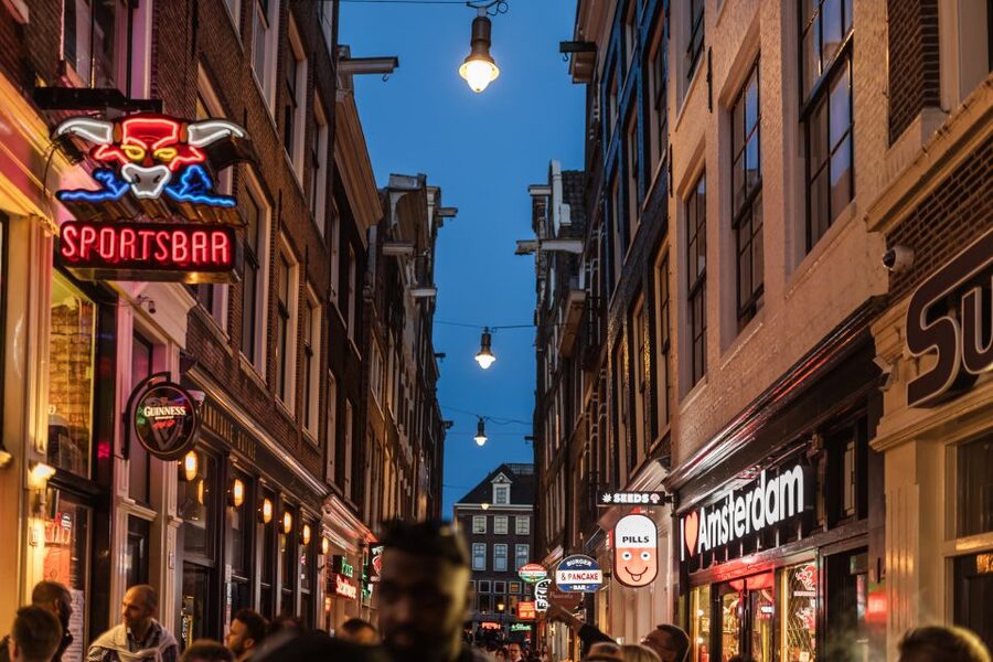 Amsterdam: Private Night Tour of Speakeasies and Bars - What the included snacks add to the experience