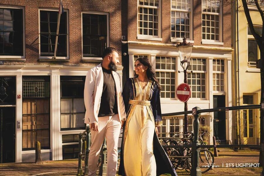 Amsterdam: Private Photoshoot for Couple, Family, or Solo - Pose Coaching That Helps Even If You Feel Shy