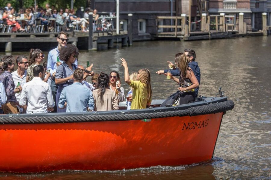 Amsterdam: Private Prosecco Canal Cruise Tour - Skipper-led narration: what you get besides the drink
