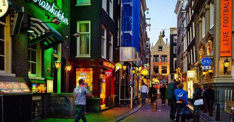 Amsterdam: Private Red Light District and Food Tour - Dam Square to Oude Kerk: the walk that gives you orientation