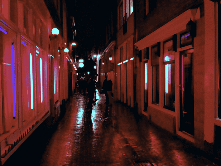 Amsterdam: Private Red Light District Tour in Spanish - Old Church and Narrow Streets: Where the District Gets Its Meaning