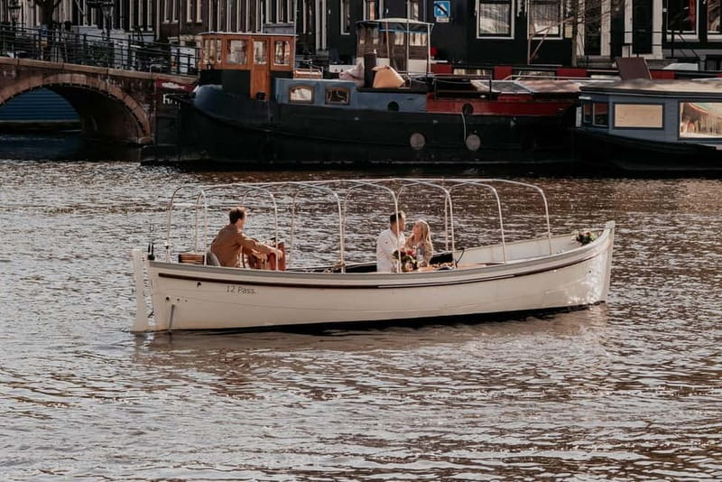 Amsterdam: Private Romantic Canal Cruise w. Prosecco/Snacks - Snacks, Prosecco, and Staying Cozy Without Making It Awkward