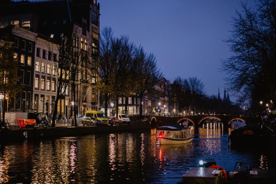 Amsterdam: Private Romantic Evening Boat Tour with Prosecco - Quick Hits Before You Board