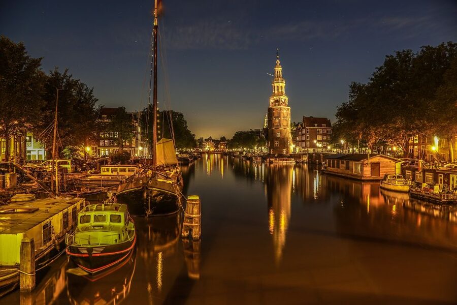 Amsterdam: Private Romantic Evening Boat Tour with Prosecco - Why an Amsterdam Prosecco canal cruise at night is such a good plan