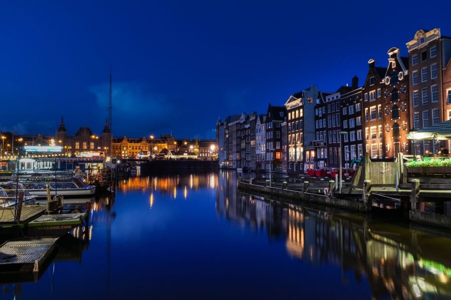 Amsterdam: Private Romantic Evening Boat Tour with Prosecco - Your private setup: captain, blankets, and what is actually included