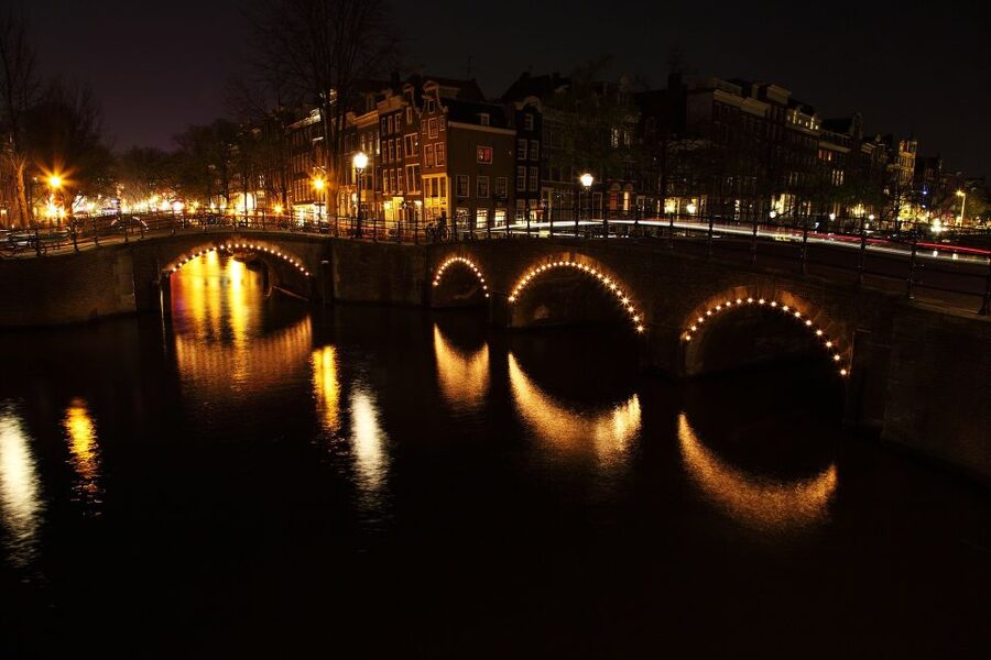 Amsterdam: Private Romantic Evening Boat Tour with Prosecco - What you should listen for: stories that make the canals feel personal