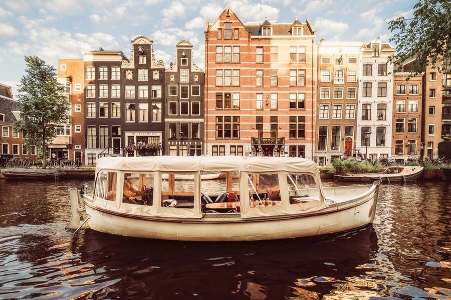 Amsterdam: Private Romantic Evening Boat Tour with Prosecco - Tips so your 45 minutes to 1.5 hours feel effortless