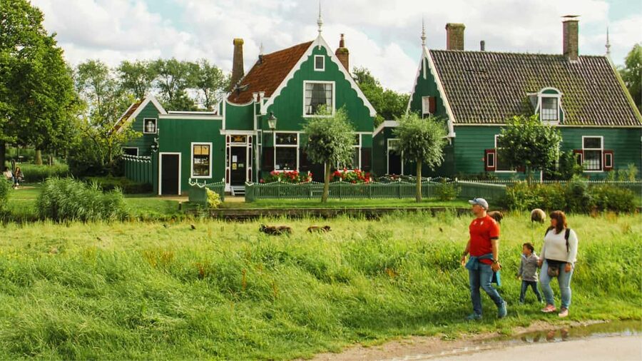 Amsterdam: Private Tour Giethoorn, Zaanse Schans Local Guide - Where the diamond factory fits in (and how to handle shopping time)