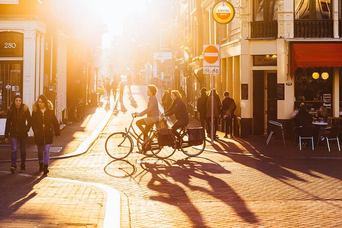 Amsterdam Private Tour: Highlights & Hidden Gems by Bike or Foot - Bike or foot in Amsterdam: it changes what you notice